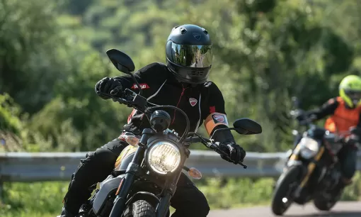 desmo-club-2.jpg