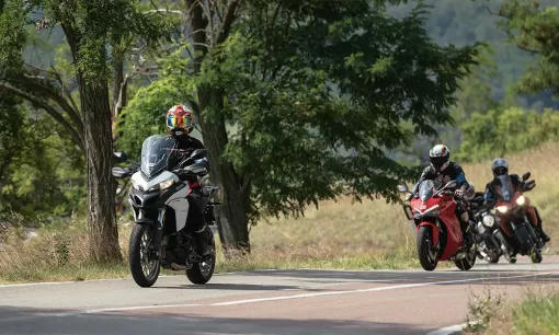 desmo-club-3.jpg
