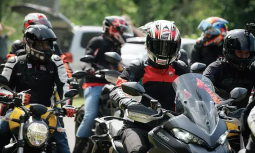 desmo-club-6.jpg