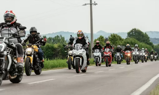 desmo-club-11.jpg